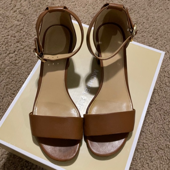 MK Shoes - Picture 1 of 5